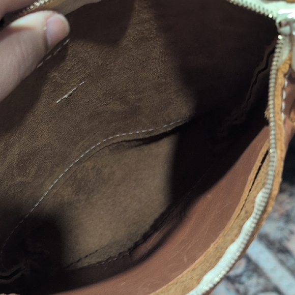 Portland Leather Tan Crossbody Bag - Picture 4 of 5